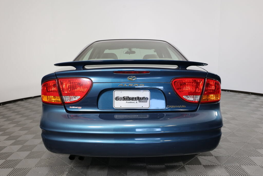 Used 2002 Oldsmobile Alero GL w/ Sun & Sound Pkg FWD image 3