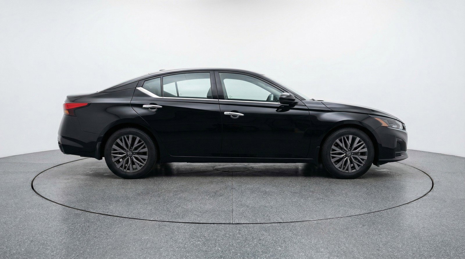 Used 2025 Nissan Altima 2.5 SV image 11