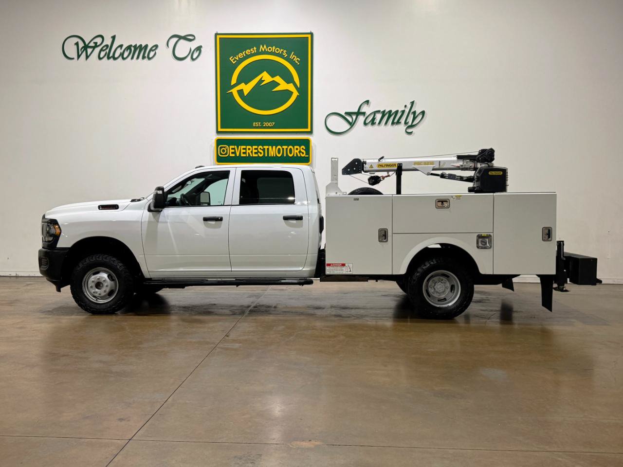 Used 2024 RAM 3500 Tradesman AWD/4WD image 5