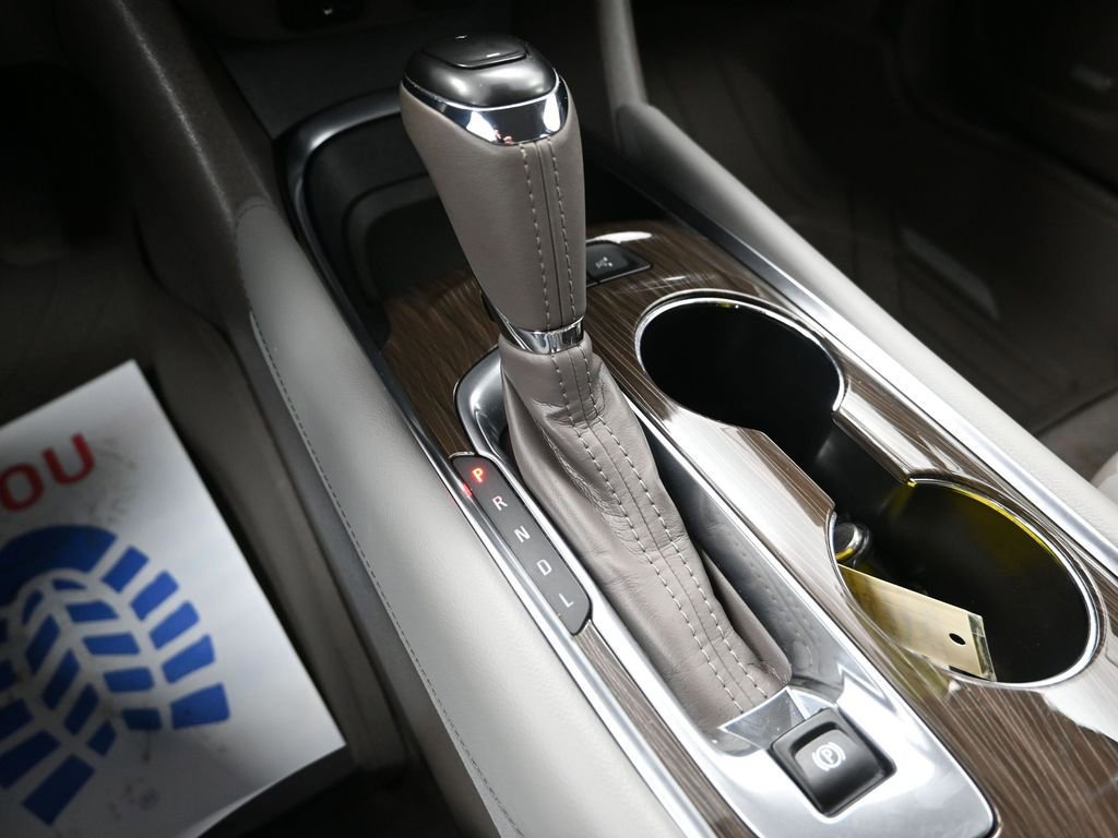 Used 2018 Chevrolet Malibu Premier w/ Premier Sun and Wheel Package image 24