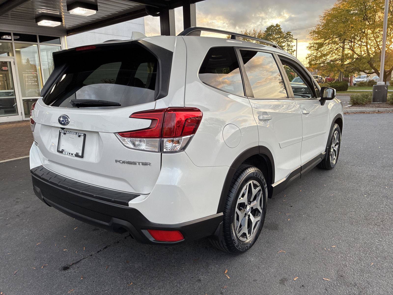 Used 2019 Subaru Forester Premium AWD/4WD image 7