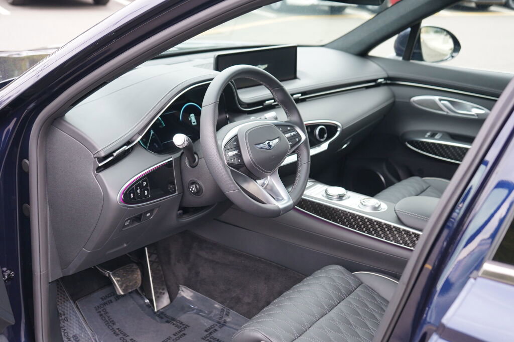 Used 2025 Genesis GV70 3.5T Sport w/ Sport Prestige Package image 15