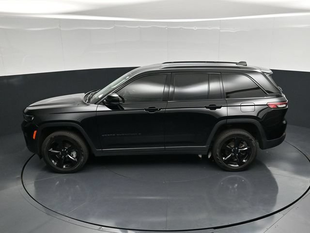 Used 2023 Jeep Grand Cherokee Limited w/ Black Appearance Package AWD/4WD image 53