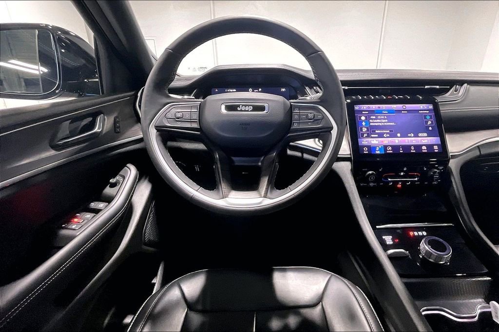 Used 2025 Jeep Grand Cherokee L Limited w/ Black Appearance Package image 7