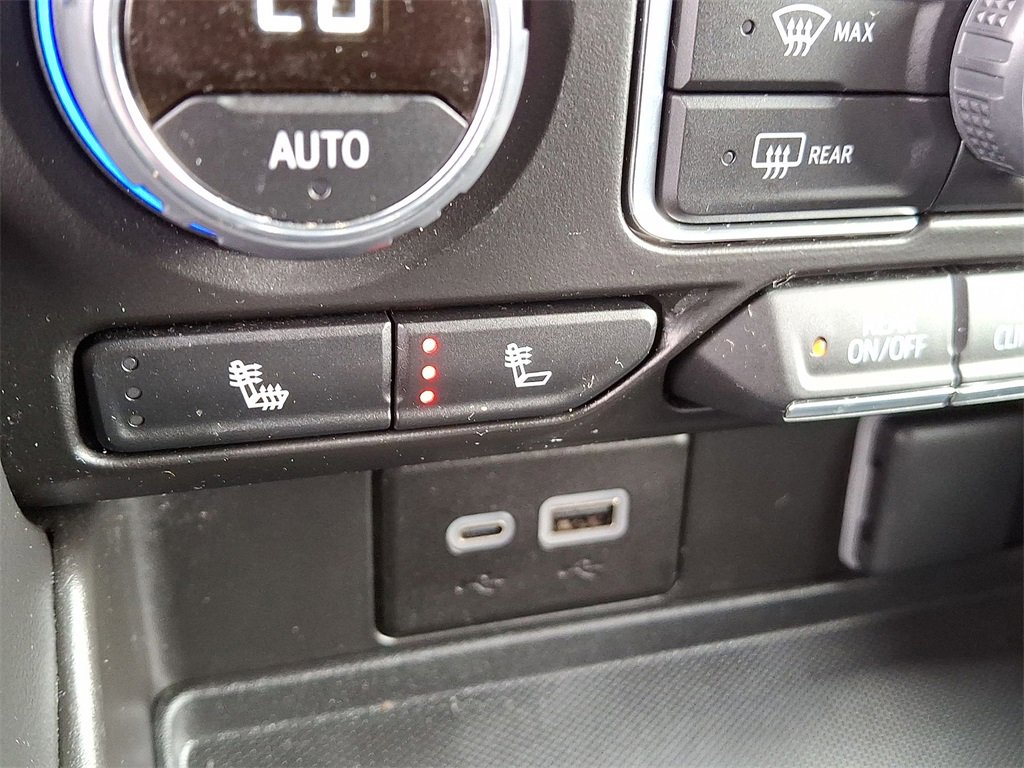 Certified 2024 Chevrolet Tahoe Z71 w/ Luxury Package image 19