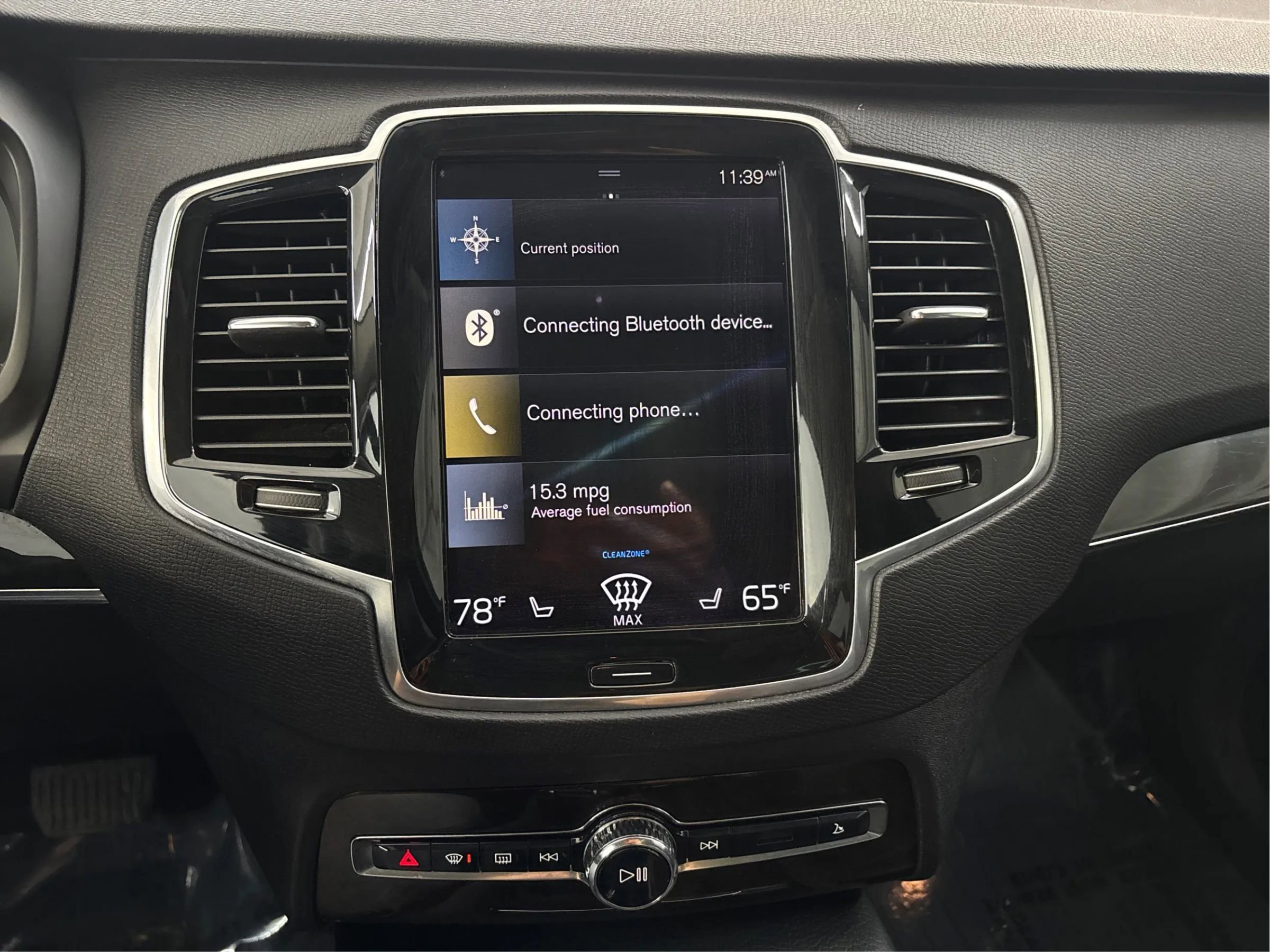 Used 2018 Volvo XC90 T6 Momentum w/ Convenience Package AWD/4WD image 19