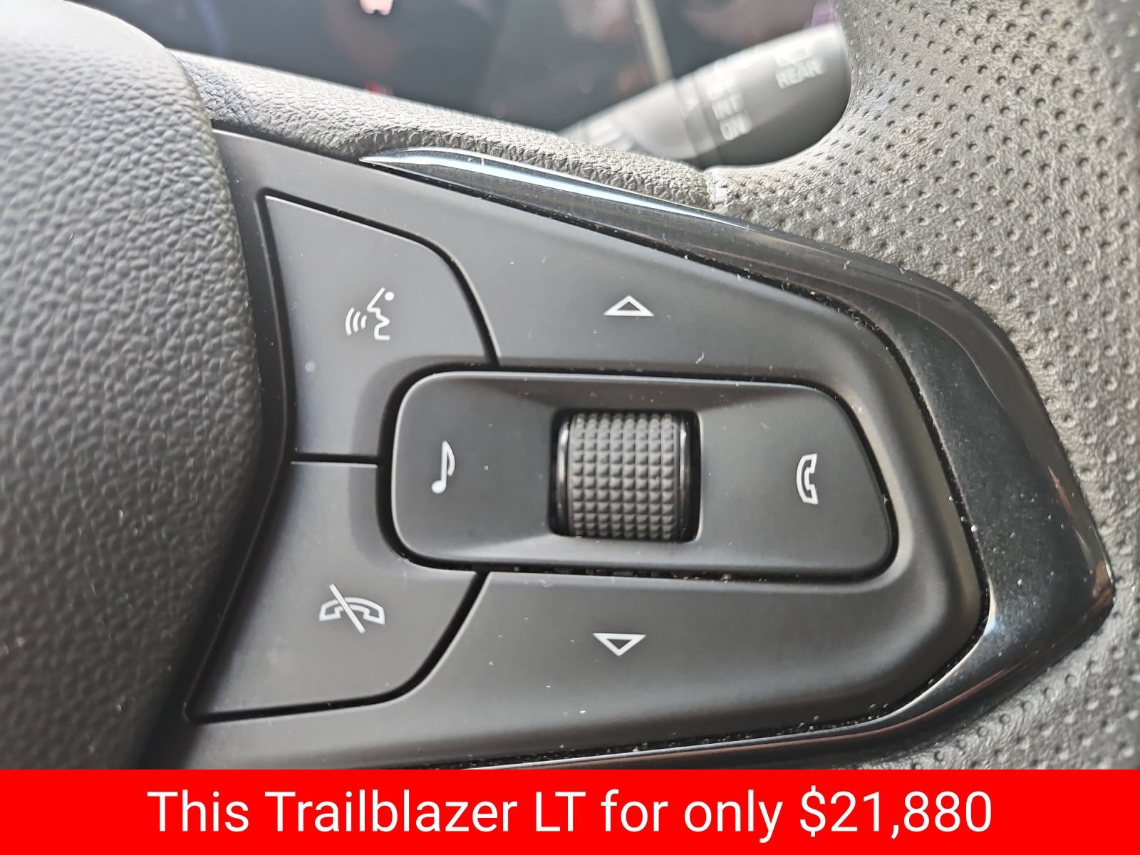 Used 2025 Chevrolet TrailBlazer LT AWD/4WD image 29