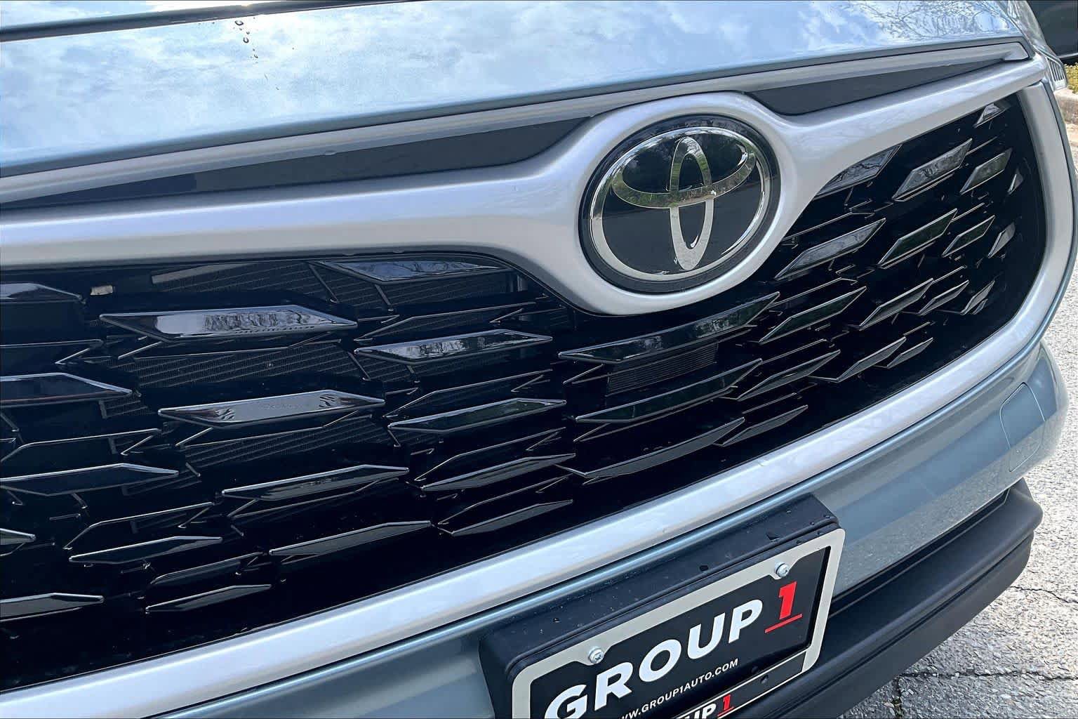 Used 2023 Toyota Highlander XLE AWD/4WD image 30