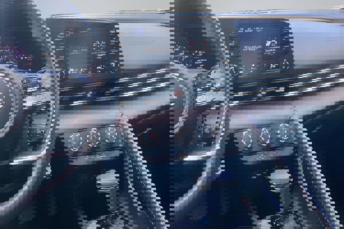 Used 2021 Hyundai Elantra SE image 6