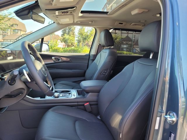 New 2026 Kia Carnival SX w/ SX Dark Edition Package FWD image 8