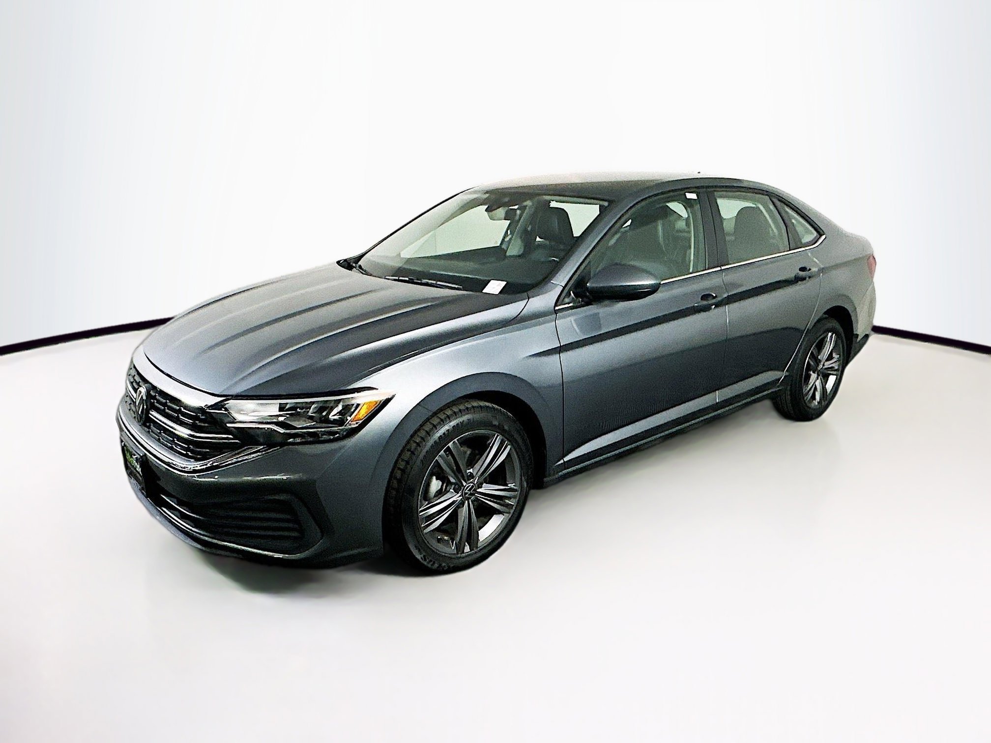 Used 2024 Volkswagen Jetta SE image 3