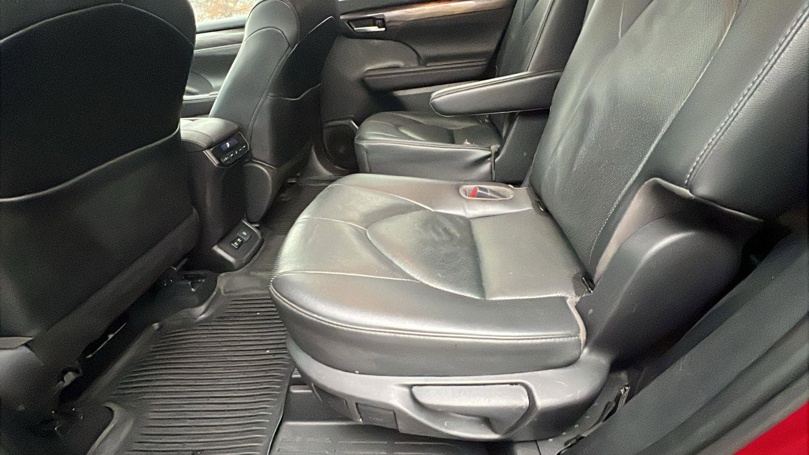 Used 2020 Toyota Highlander Limited image 19