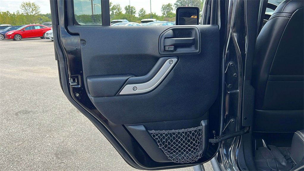 Used 2014 Jeep Wrangler Unlimited Rubicon w/ Dual Top Group image 28