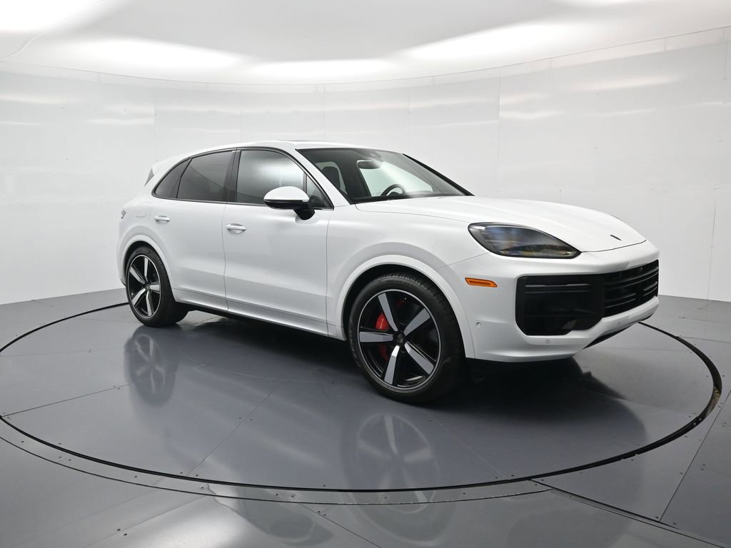 Certified 2025 Porsche Cayenne Turbo AWD/4WD image 32