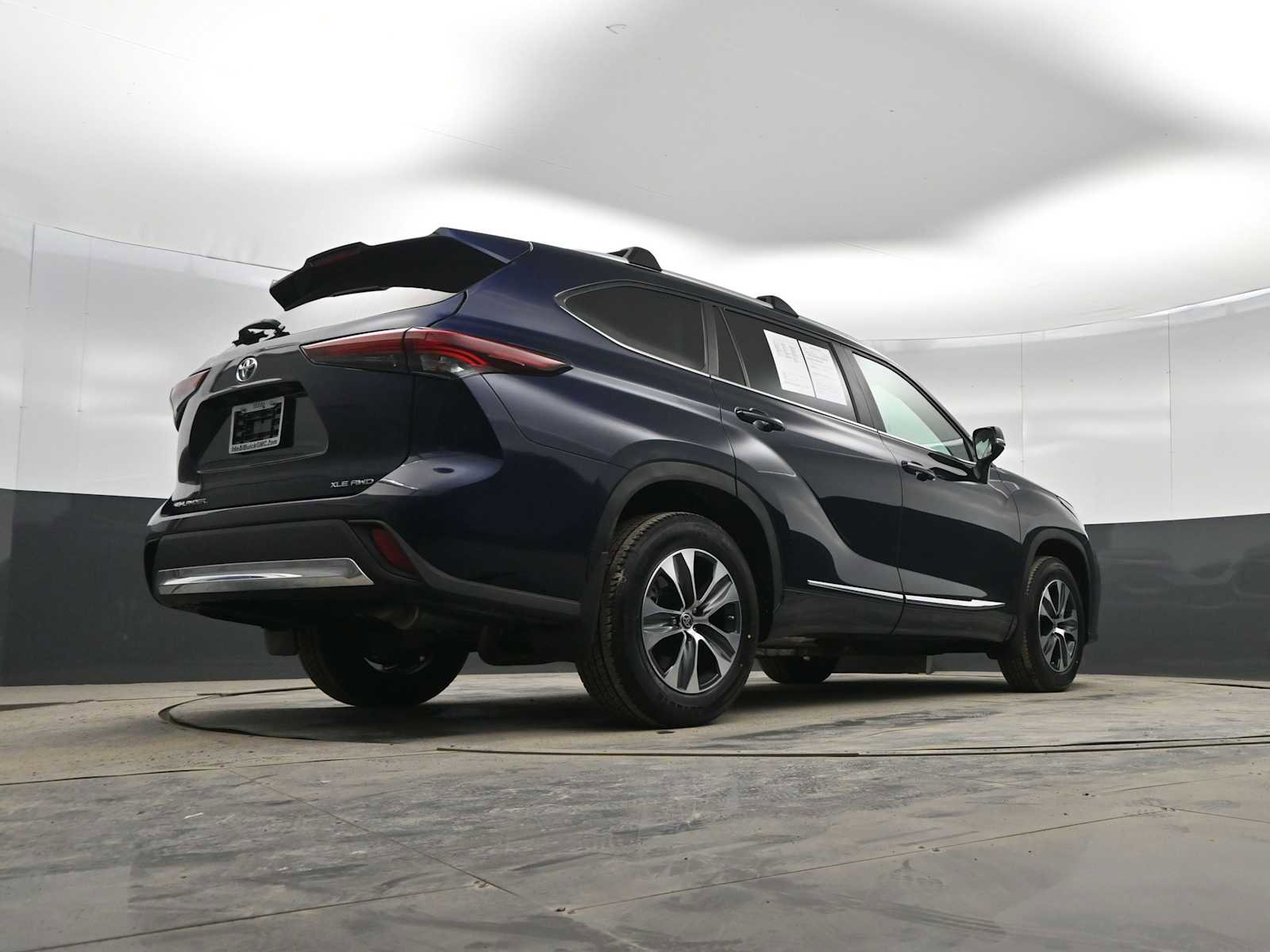 Used 2024 Toyota Highlander XLE image 35