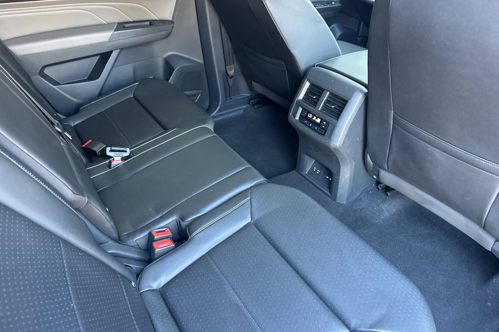 Used 2023 Volkswagen Atlas SE AWD/4WD image 32