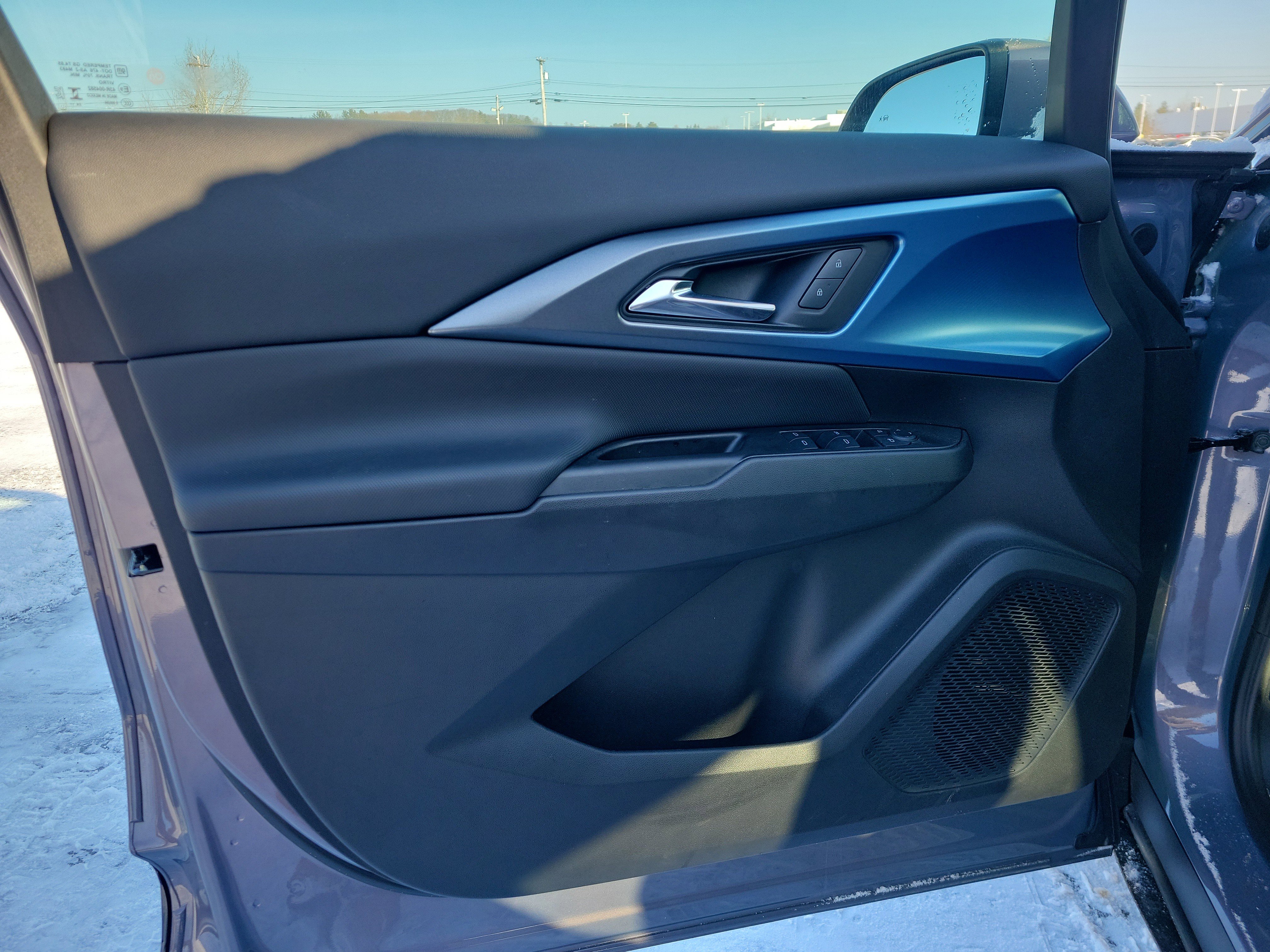 Used 2025 Chevrolet Equinox EV LT w/ Convenience Package image 15