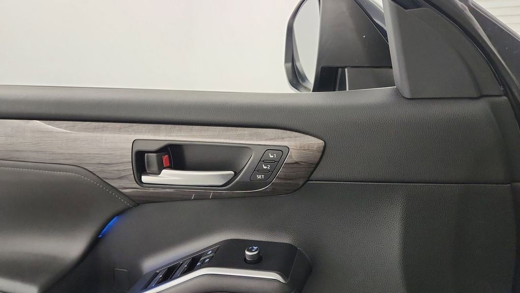 Used 2021 Toyota Highlander Limited image 27