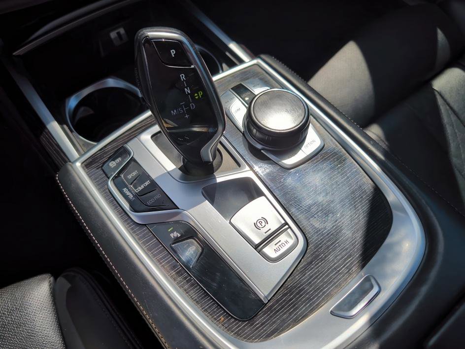 Used 2018 BMW 750i xDrive image 26