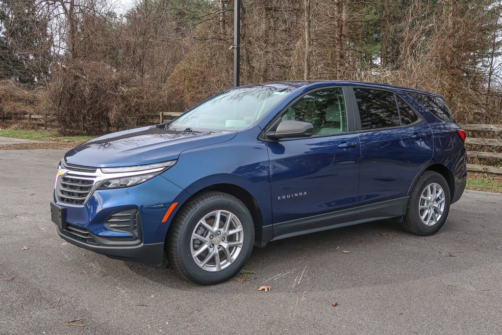 Used 2022 Chevrolet Equinox LS w/ LS Convenience Package image 1