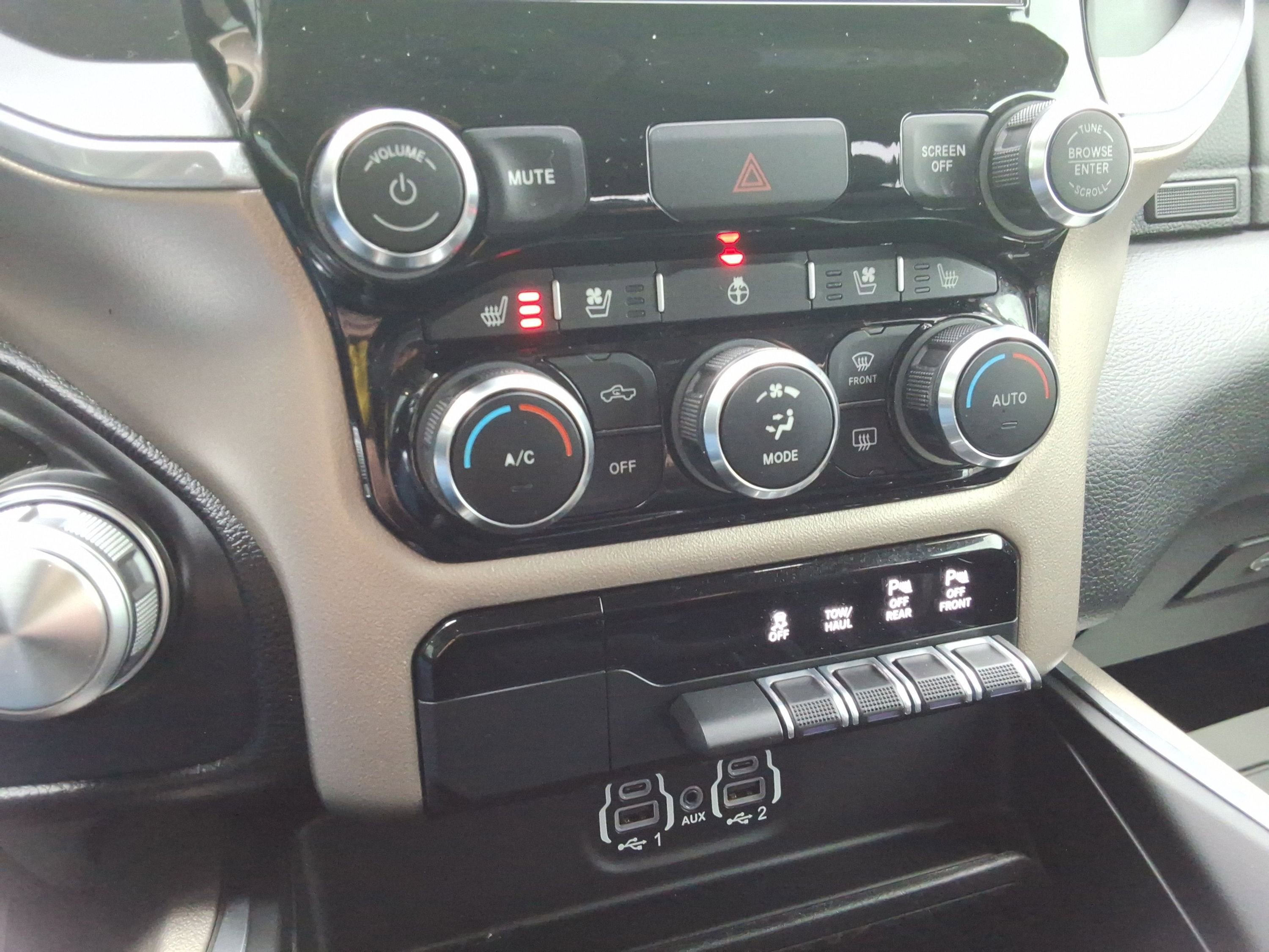 Used 2020 RAM 1500 Laramie AWD/4WD image 17