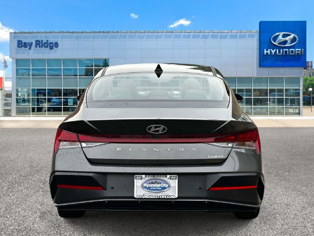 Used 2024 Hyundai Elantra Limited FWD image 5