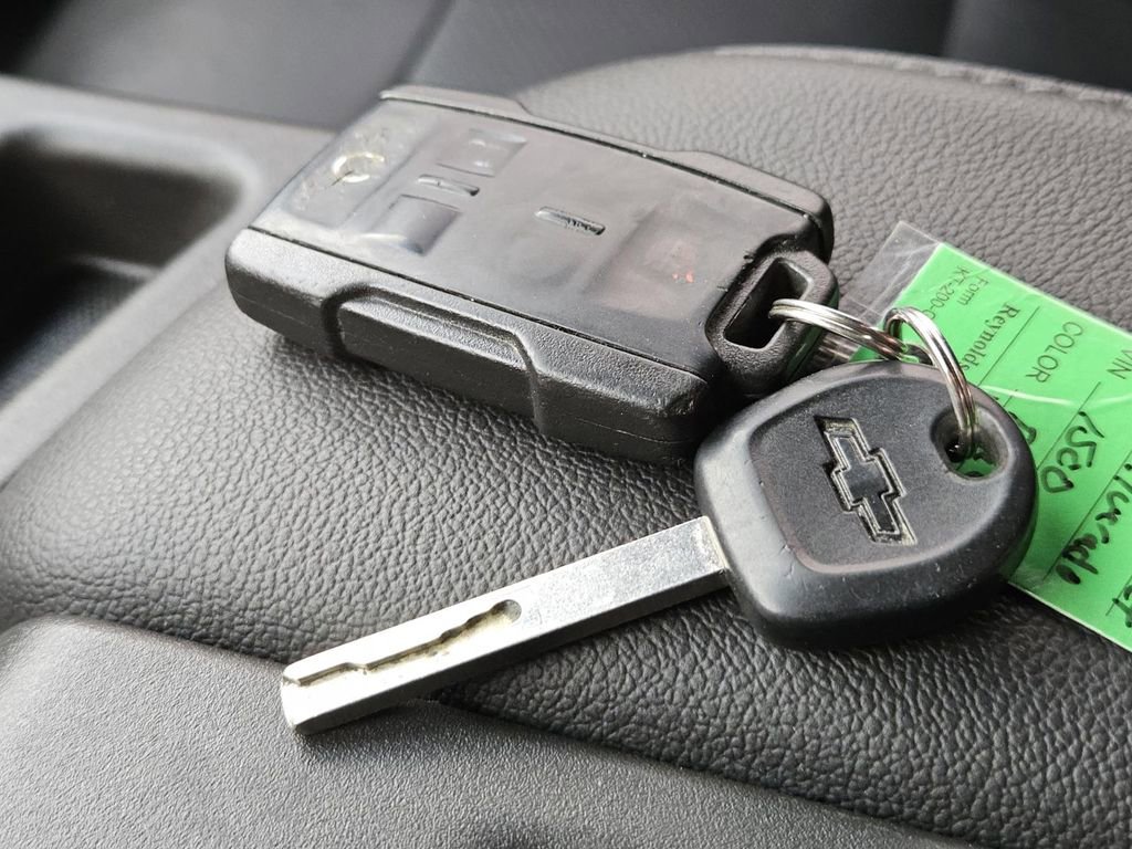 Used 2020 Chevrolet Silverado 1500 Custom w/ Custom Value Package image 30