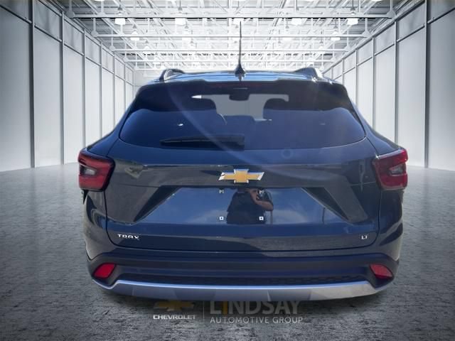 Used 2025 Chevrolet Trax LT FWD image 5