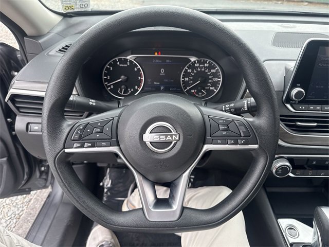 Used 2024 Nissan Altima 2.5 SV image 14