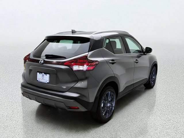 Used 2024 Nissan Kicks SV FWD image 3