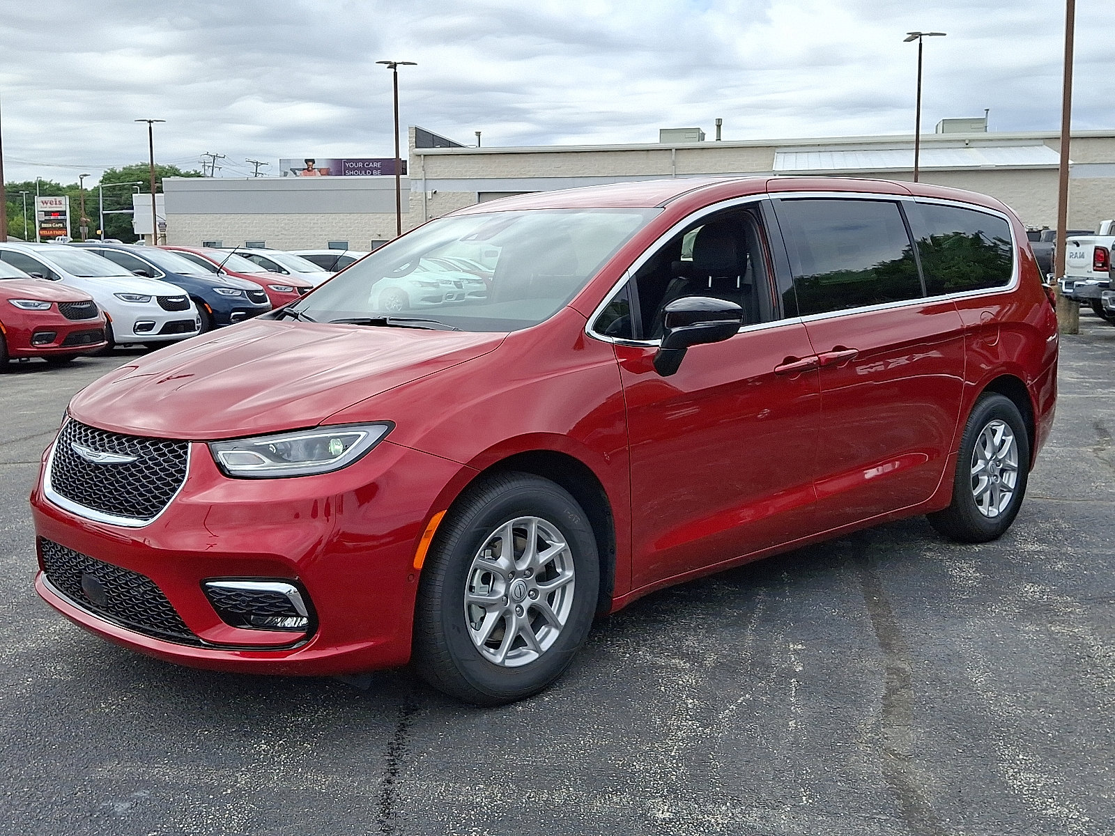 New 2026 Chrysler Pacifica Select image 4