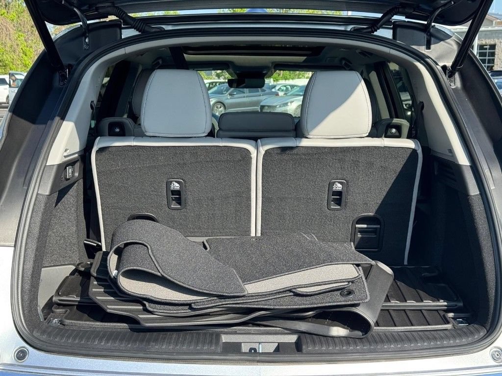 Certified 2026 Acura MDX w/ Technology Package FWD image 5