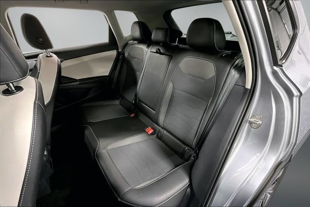 Used 2025 Volkswagen Taos SE AWD/4WD image 19