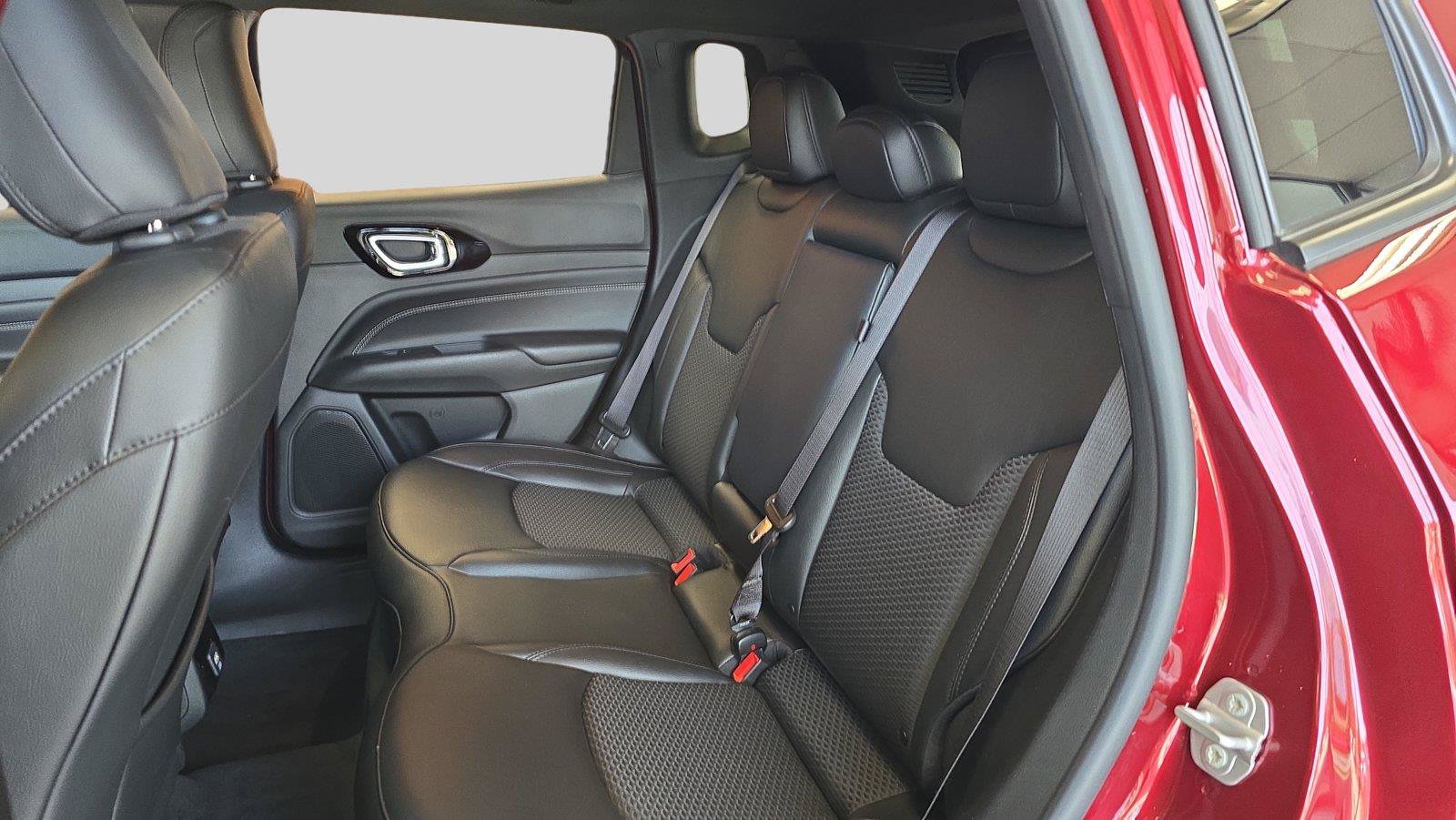 Used 2022 Jeep Compass Latitude AWD/4WD image 18
