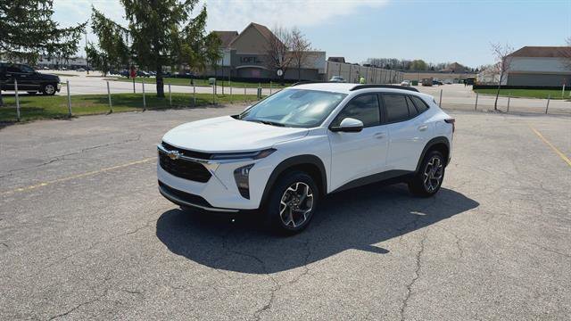 Used 2024 Chevrolet Trax LT w/ Driver Confidence Package FWD image 4