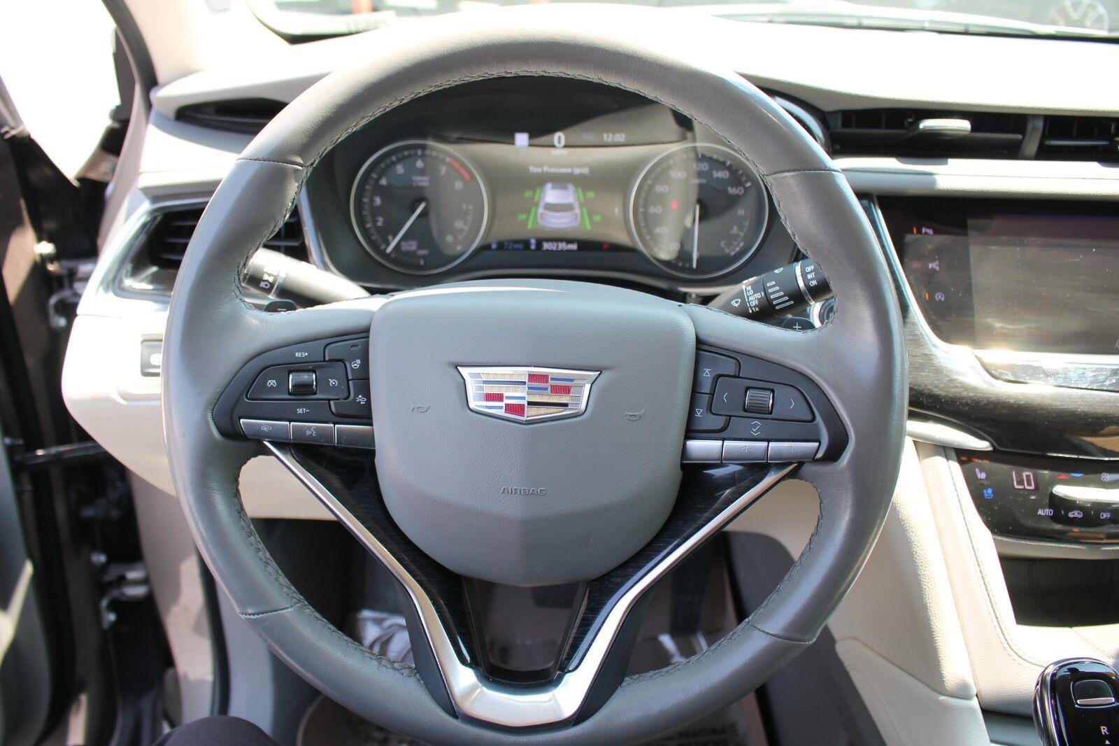 Used 2022 Cadillac XT6 Premium Luxury w/ Technology Package FWD image 16