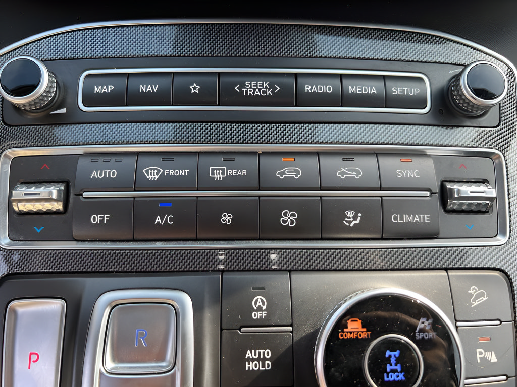 Used 2023 Hyundai Santa Fe Limited AWD/4WD image 30
