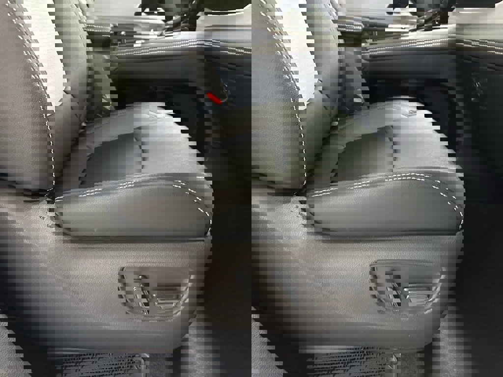 Used 2025 Toyota Sienna XSE image 64