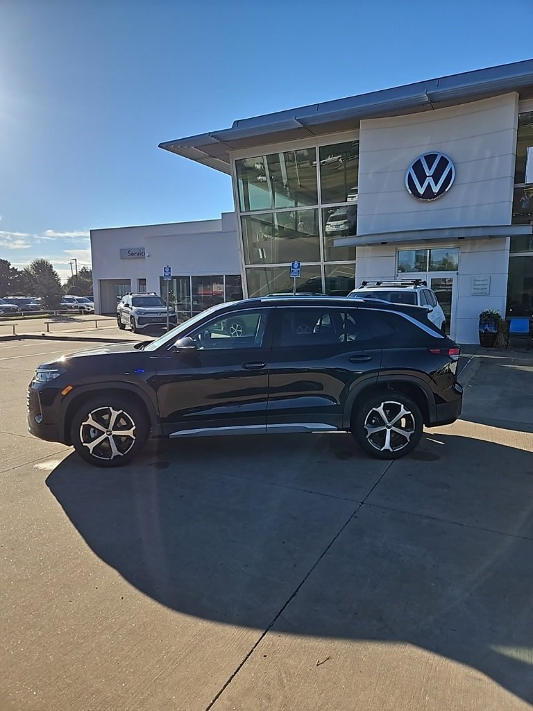 New 2025 Volkswagen Tiguan SE image 8