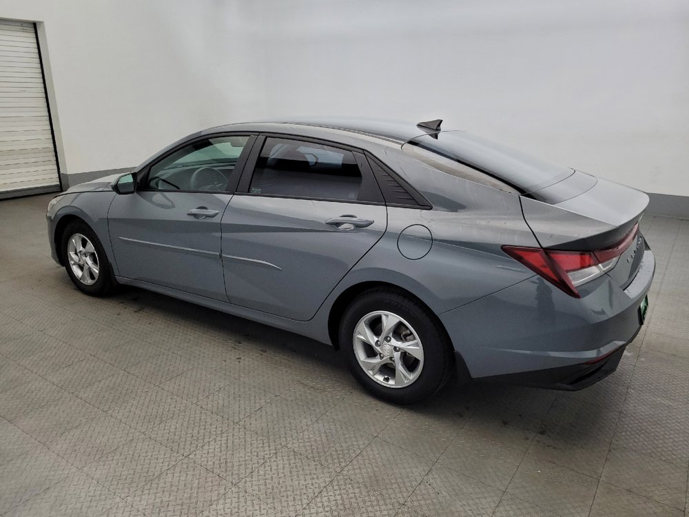Used 2022 Hyundai Elantra SE image 3