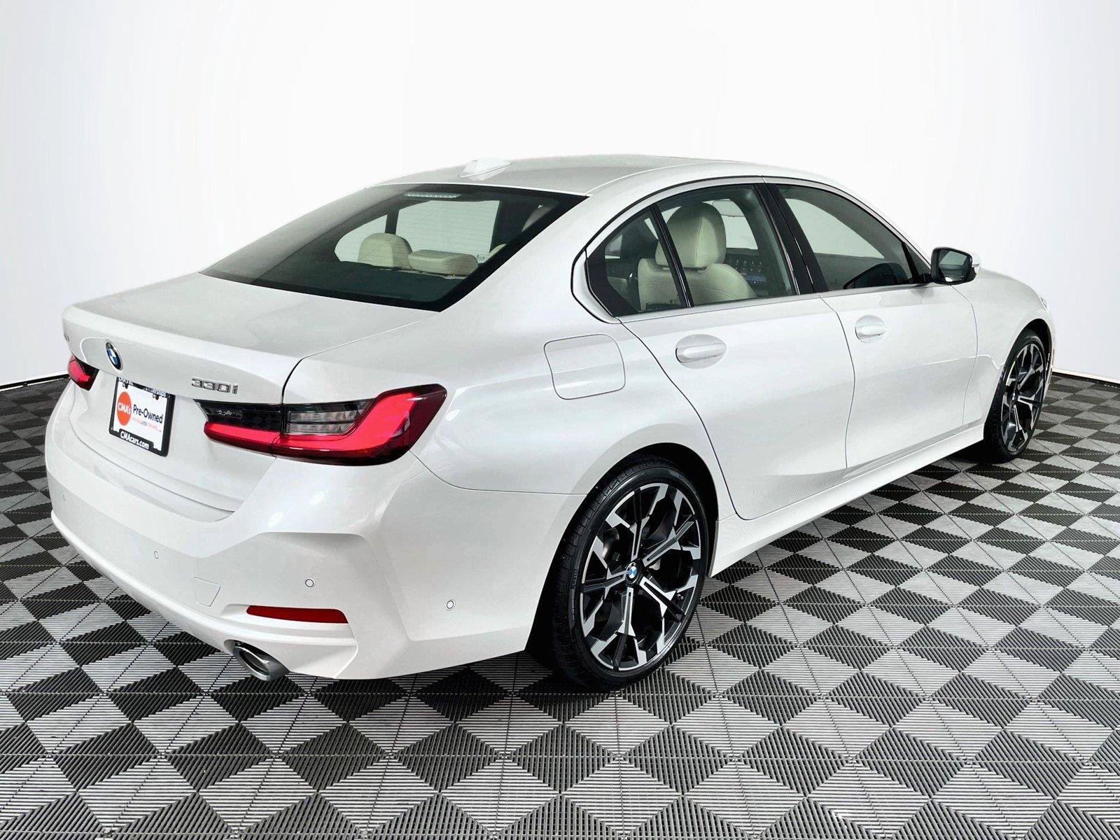 Used 2025 BMW 330i xDrive Sedan w/ Premium Package AWD/4WD image 9