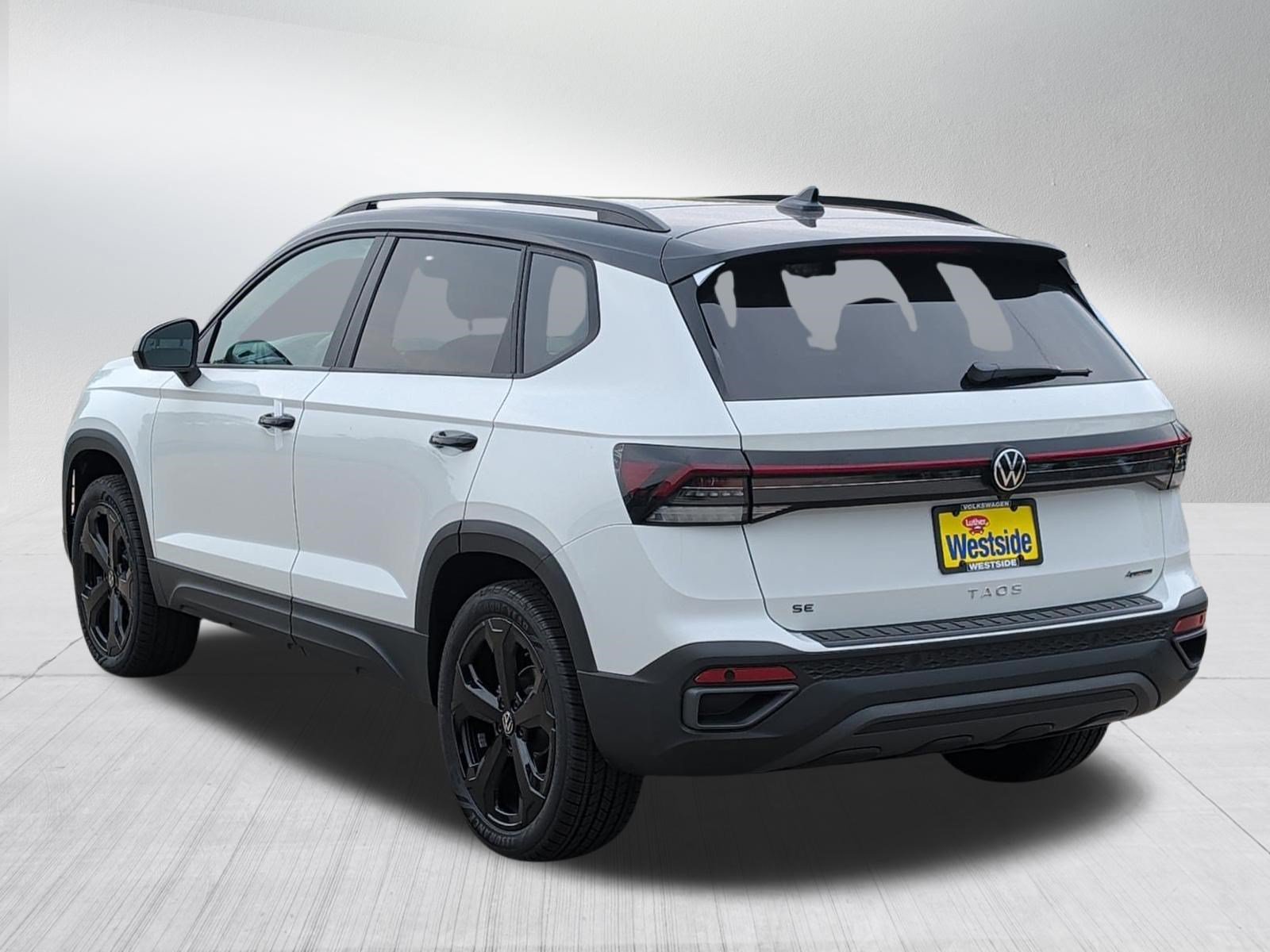 New 2026 Volkswagen Taos SE AWD/4WD image 2