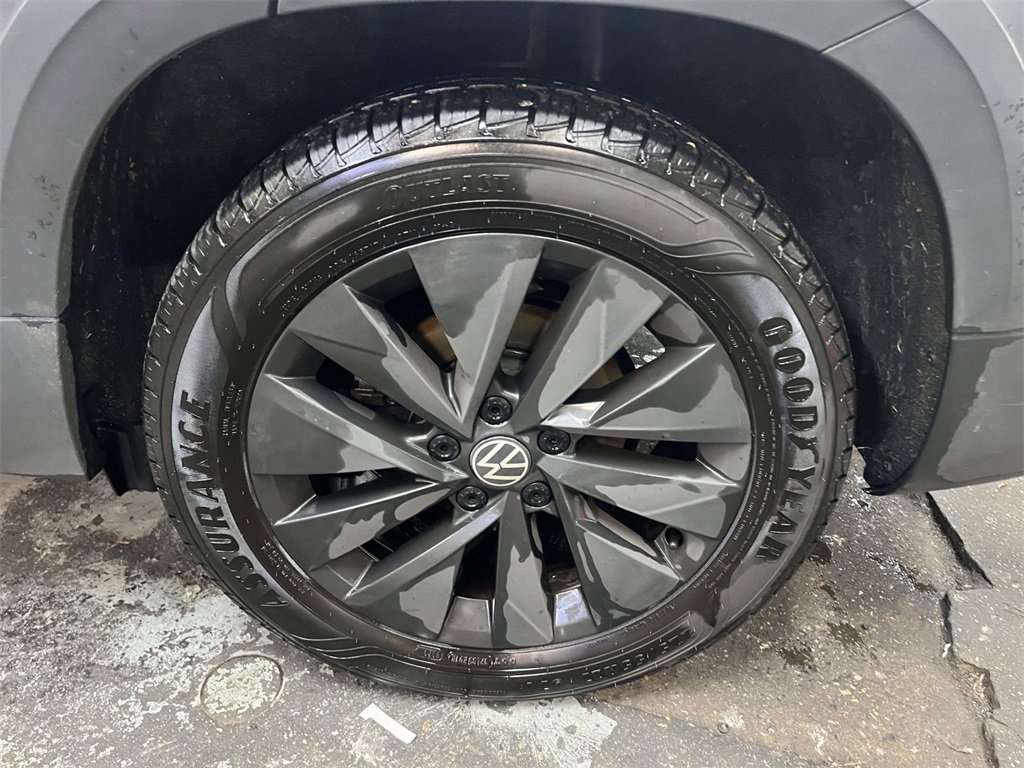 Used 2022 Volkswagen Taos S image 10