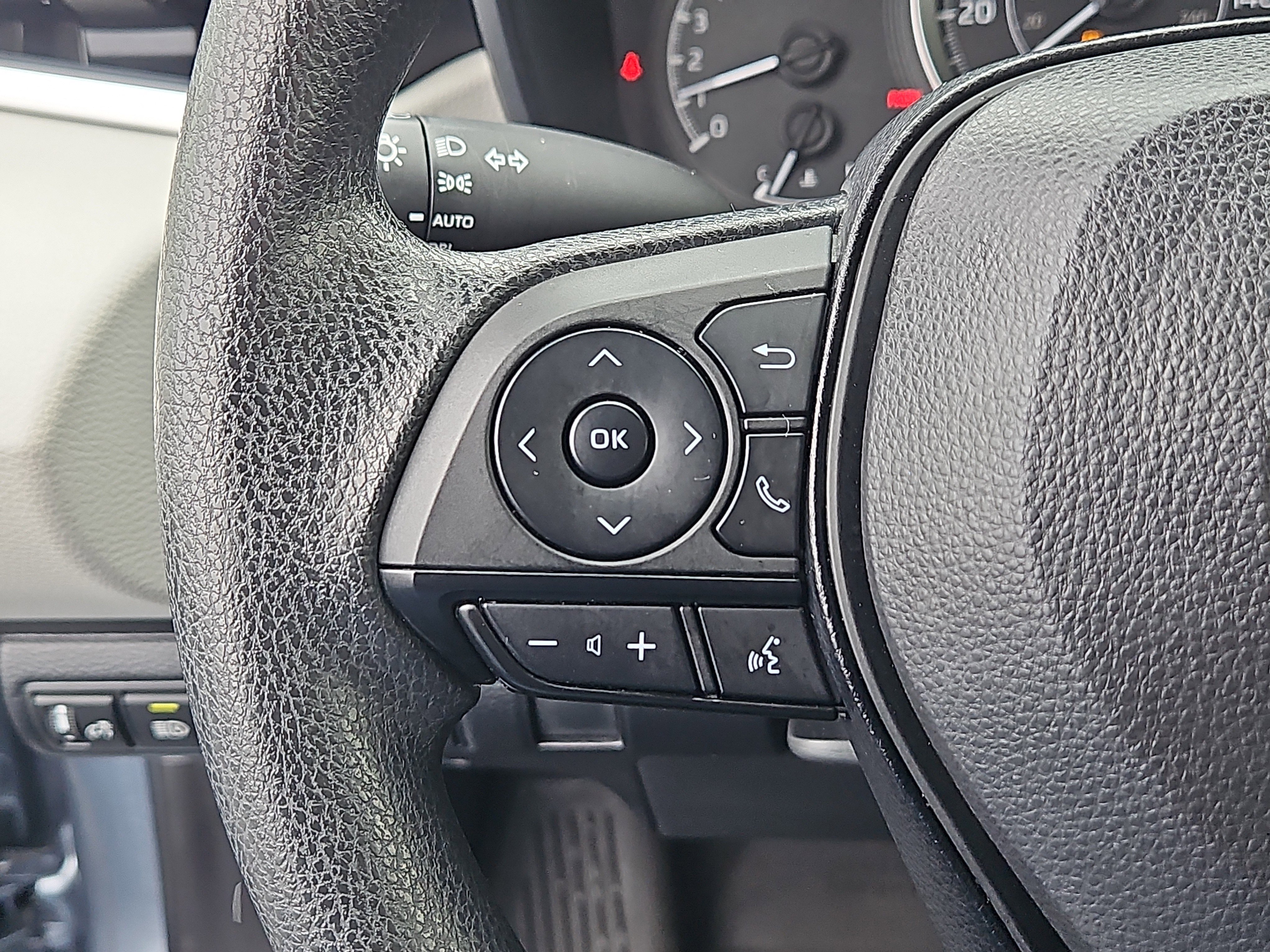 Used 2022 Toyota Corolla LE image 11