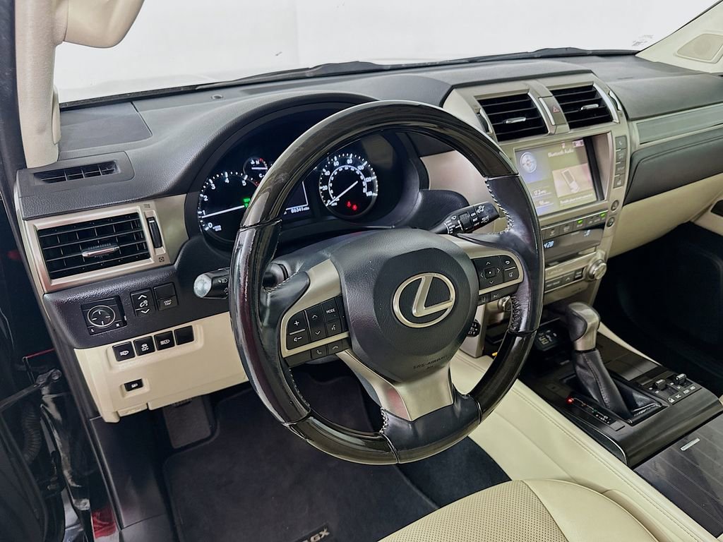 Used 2020 Lexus GX 460 Premium w/ Premium Package image 10