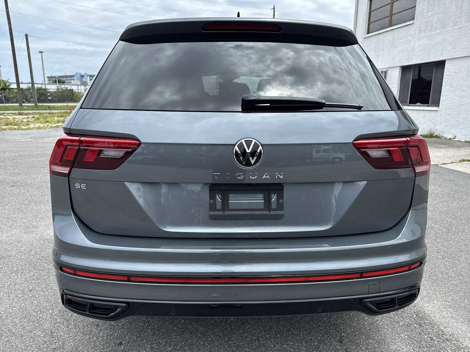 Certified 2024 Volkswagen Tiguan SE R-Line FWD image 5