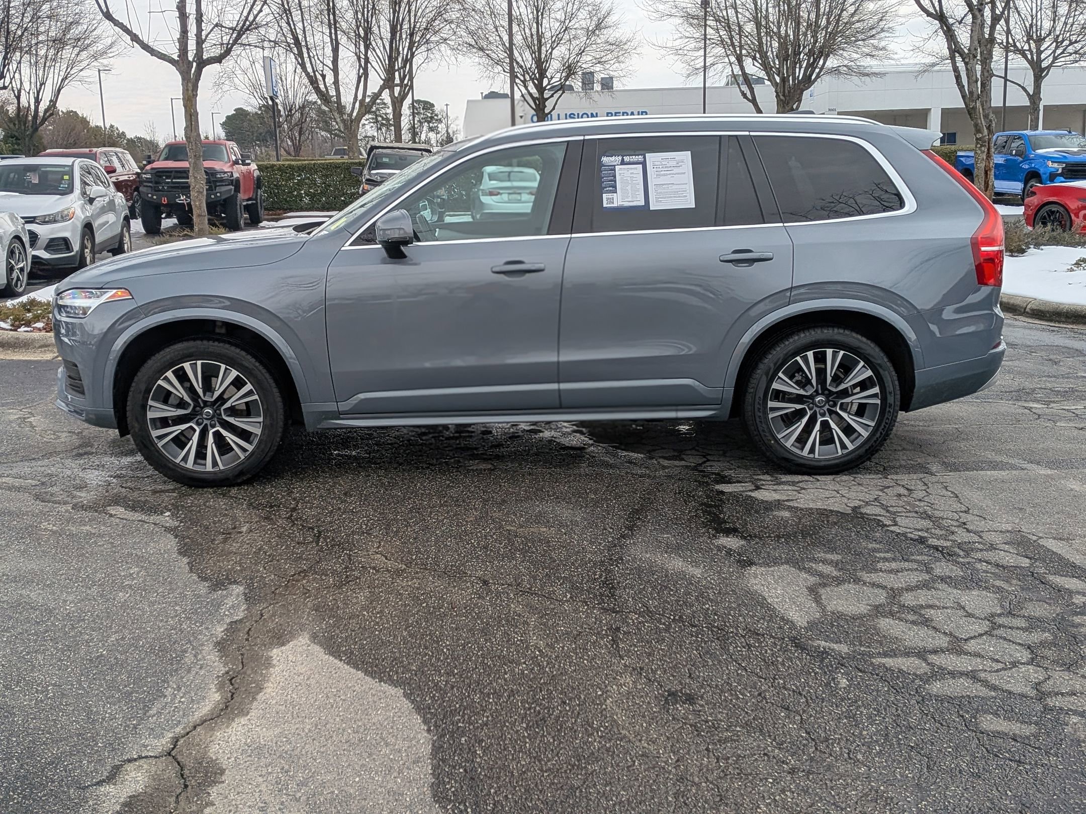 Used 2022 Volvo XC90 T5 Momentum w/ Climate Package image 6