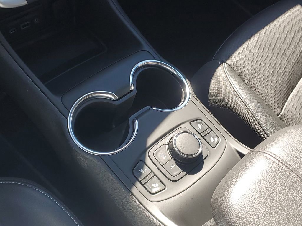 Used 2024 GMC Terrain SLT w/ LPO, Floor Liner Package image 24