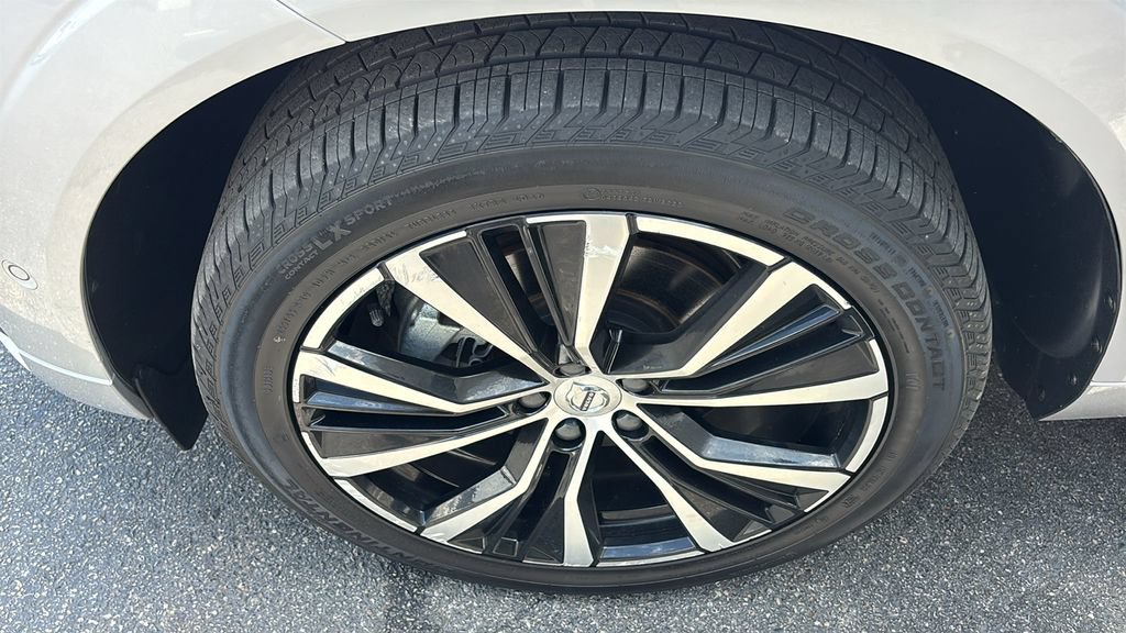 Certified 2025 Volvo XC60 B5 Plus AWD/4WD image 32