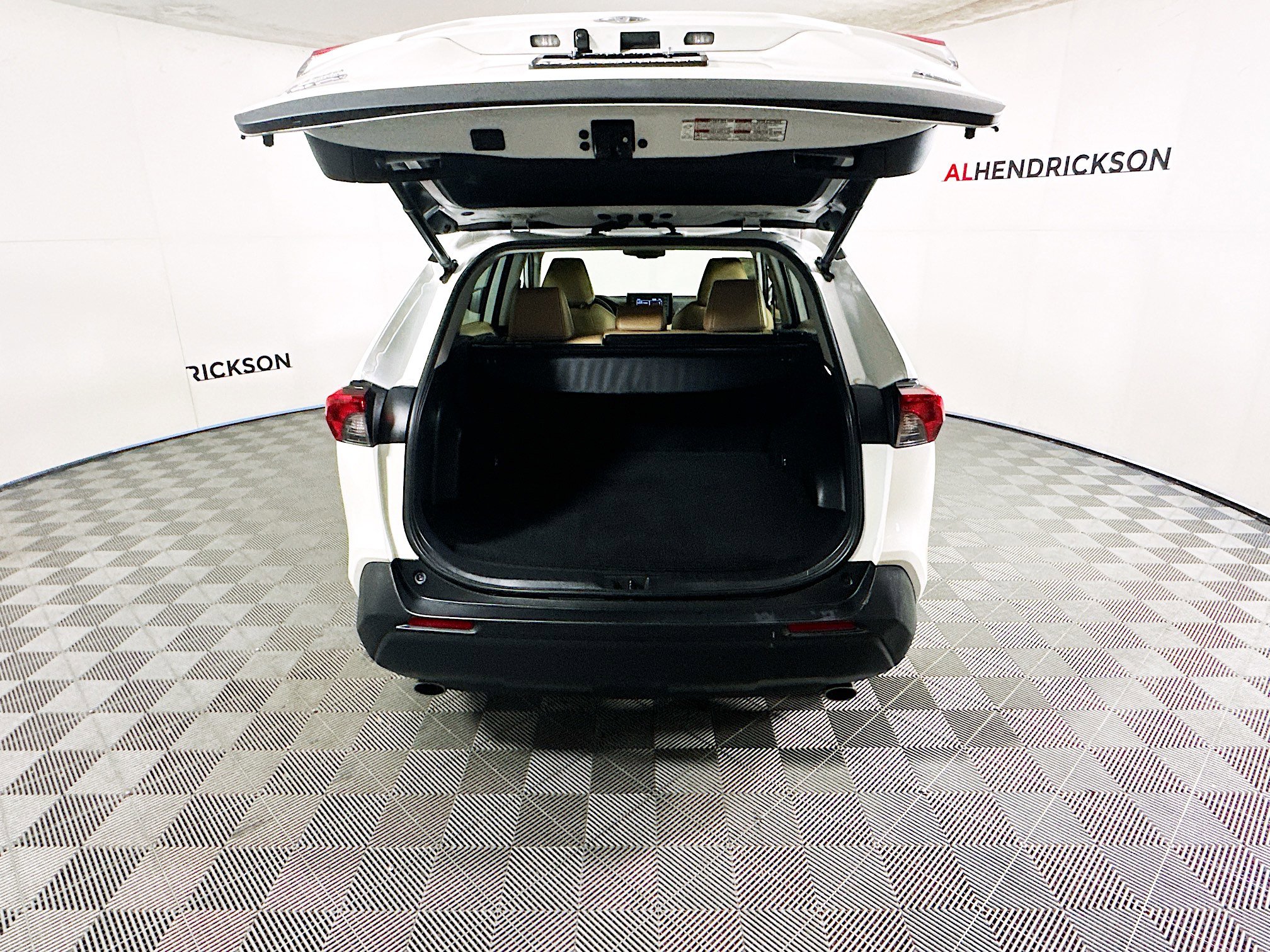 Used 2022 Toyota RAV4 XLE Premium image 31